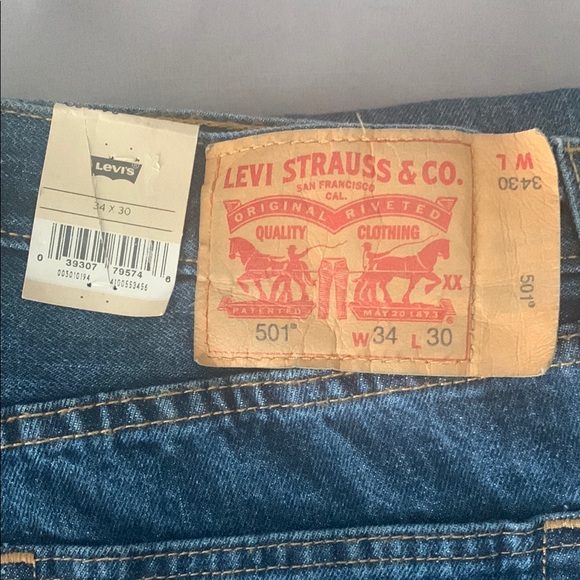 Levi's Men's Blue Jeans - Picture 2 of 3